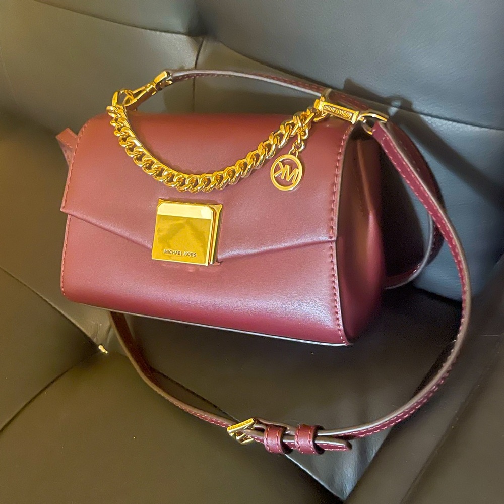Small Michael Kors crossbody bag. Like new condition.